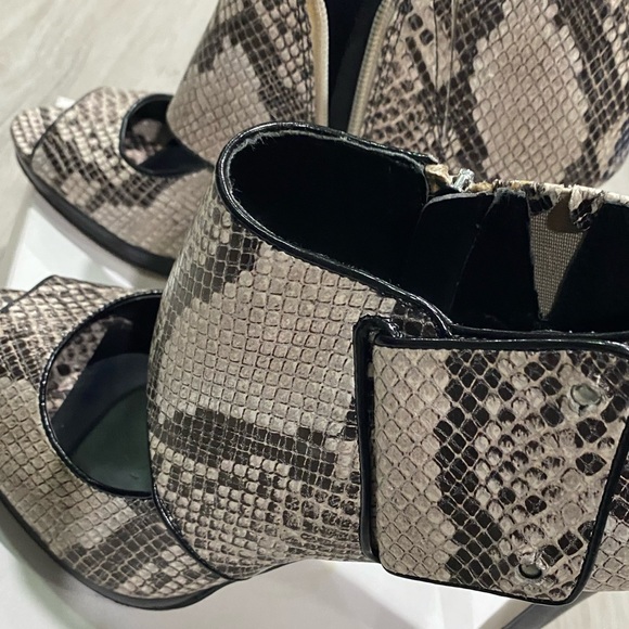 Calvin Klein: Lenora Classic Python Print Open Toe Heel - Picture 11 of 11